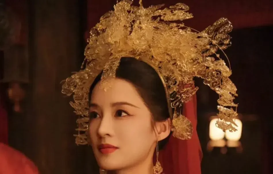 Li Qin’s headdress Trending2