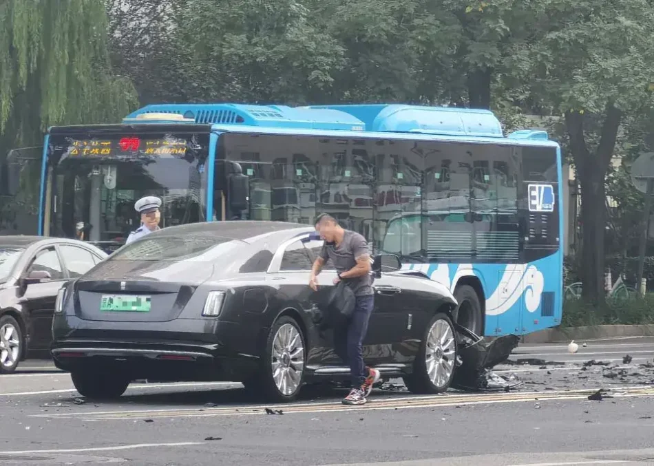 Chen Zhen’s Rolls-Royce Accident