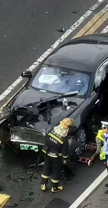 Chen Zhen’s Rolls-Royce Accident2