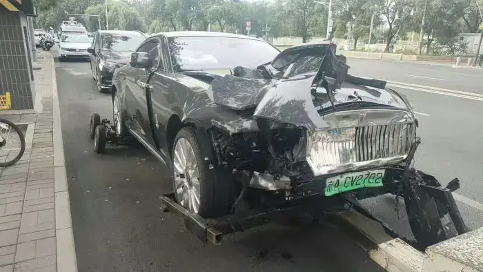 Chen Zhen’s Rolls-Royce Accident3