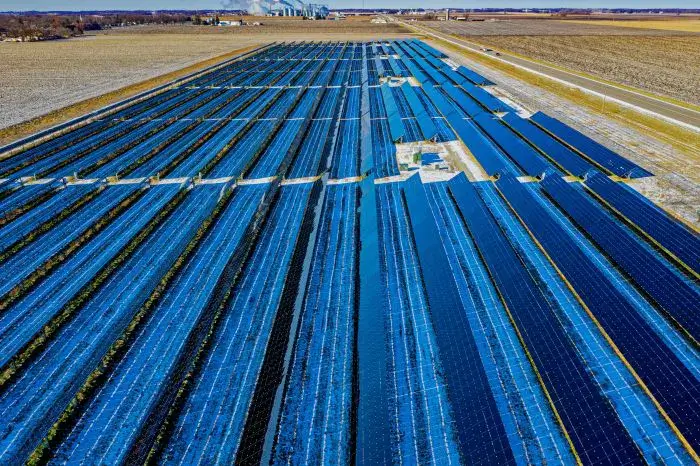 China accelerates lead over US in clean energy2