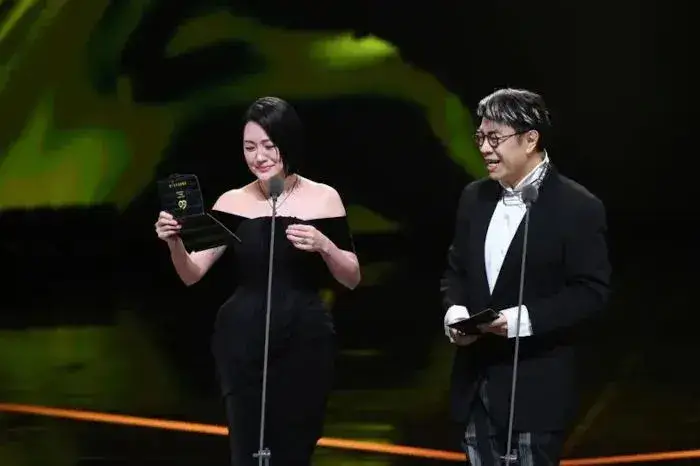 Dee Hsu’s Golden Bell comeback2