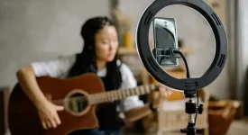 Streamer claims 260K income2