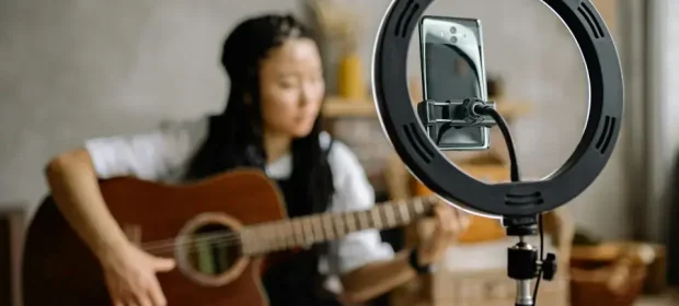 Streamer claims 260K income2