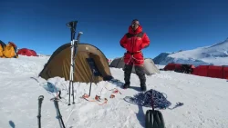 Chinese explorer conquers the highest peaks