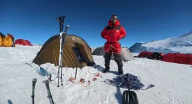 Chinese explorer conquers the highest peaks