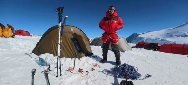 Chinese explorer conquers the highest peaks