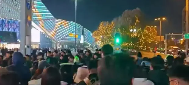 Consumers are cutting back in China2