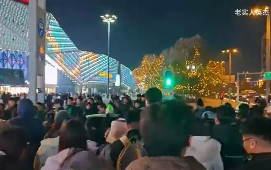 Consumers are cutting back in China2