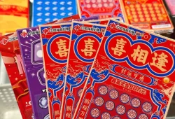 Lottery winner returns to work after 8M win2