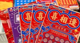 Lottery winner returns to work after 8M win2