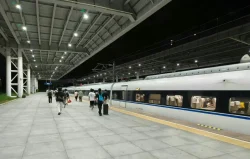 Student shouts at noisy kids on train