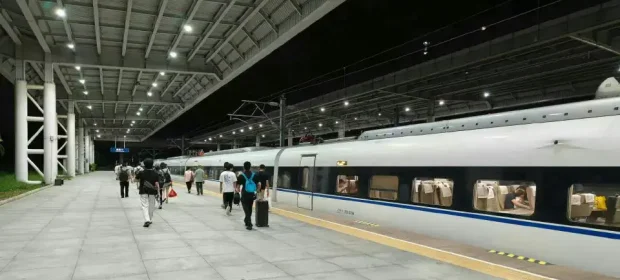 Student shouts at noisy kids on train